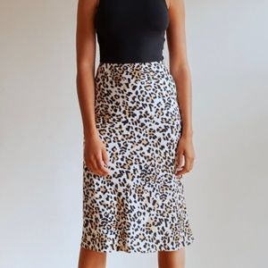 Aritzia Babaton Leopard Print Midi Skirt